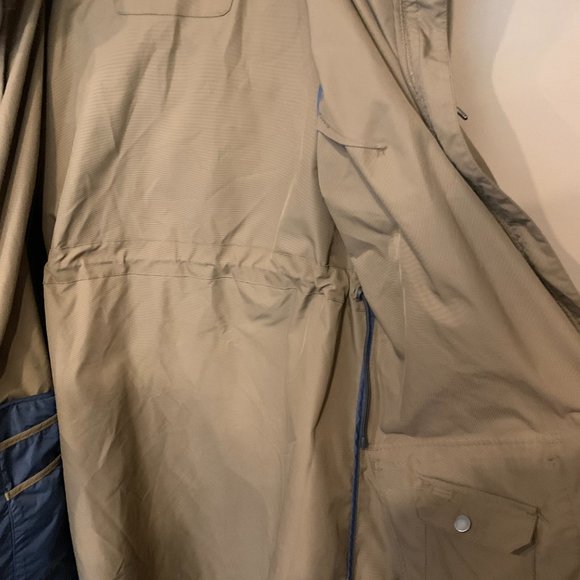Columbia Omni-Shield Tan raincoat - Picture 5 of 8